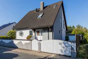 Der Sommer kann kommen! 
Einfamilienhaus mit POOL, TEICH und ENERGIEEFFIZIENZKLASSE *C* – Groß-Gerau (Kreis) – Vorschaubild 1