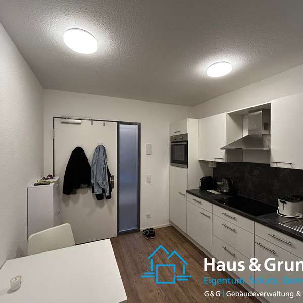 *** charmante, helle 1-Zimmer-Wohnung mit Loggia, Einbauküche in begehrter Lage ***
