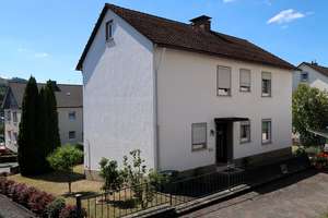 Zweifamilienhaus in bester Lage in Bad Laasphe! – Die vollständige Adresse der Immobilie erhältst du vom Anbieter., 57334 Bad Laasphe – Vorschaubild 3