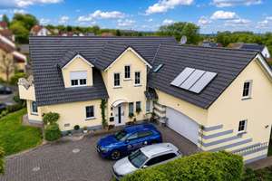 Umfangreich modernisiertes Zweifamilienhaus mit 3 nutzbaren Einheiten, Terrassen, Balkon und Garage – Die vollständige Adresse der Immobilie erhältst du vom Anbieter., 36124 Eichenzell – Vorschaubild 1