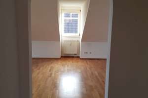 Charmante 2-Zimmer-DG-Wohnung in Lerchenau, München (Nähe BMW) – Berberitzenstraße 58, 80935 Lerchenau-Ost, München – Vorschaubild 2
