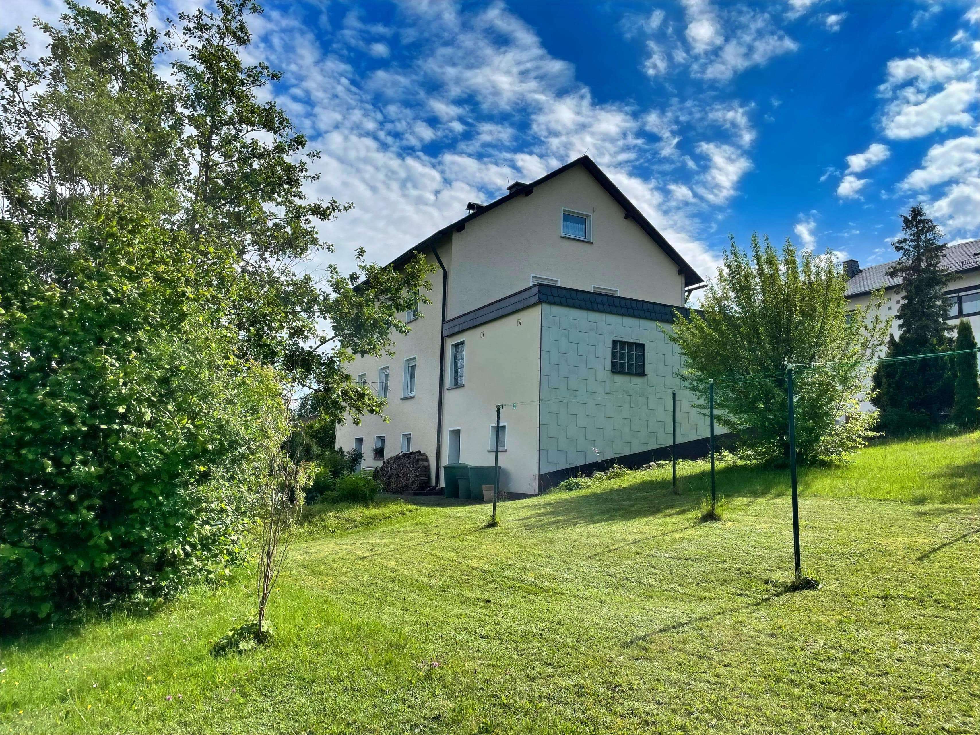 Zweifamilienhaus auf großem Grundstück in Geroldsgrün, Hof Kreis – Bild 2