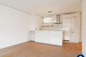 AIGNER - Lichtdurchflutete 2-Zimmer-Wohnung mit zwei sonnigen Loggien im beliebten Arabellapark