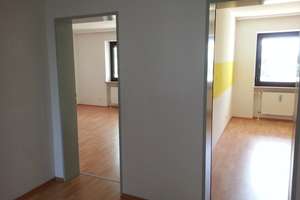 Ruhig gelegene 3-Zi.-Wohnung in Top-Lage mit Balkon, Tageslichtbad und TG-Stellplatz – Die vollständige Adresse der Immobilie erhältst du vom Anbieter., 90449 Röthenbach West, Nürnberg – Vorschaubild 9