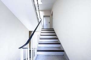 Stilvolle 2-Zimmer Wohnung im beliebten Güntzelkiez: Sofort bezugsfrei – Holsteinische Straße 23, 10717 Wilmersdorf, Berlin – Vorschaubild 2