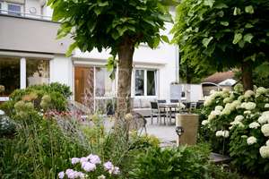 Modernisiertes Einfamilienhaus mit Einliegerwohnung, Küchen, Kamin, Garage und zauberhaftem Garten – Die vollständige Adresse der Immobilie erhältst du vom Anbieter., 73614 Schorndorf – Vorschaubild 13