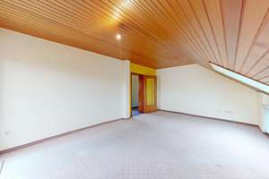IMMOPARTNER - 3-ZIMMER-DACHGESCHOSSWOHNUNG MIT BALKON UND GARAGE – Die vollständige Adresse der Immobilie erhältst du vom Anbieter., 90455 Kornburg, Worzeldorf, Nürnberg – Vorschaubild 3