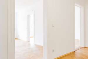 AIGNER - Helles 3 Zimmer Altbaujuwel mit Einbauküche am Hohenzollernplatz – Die vollständige Adresse der Immobilie erhältst du vom Anbieter., 80796 Neuschwabing, München – Vorschaubild 3