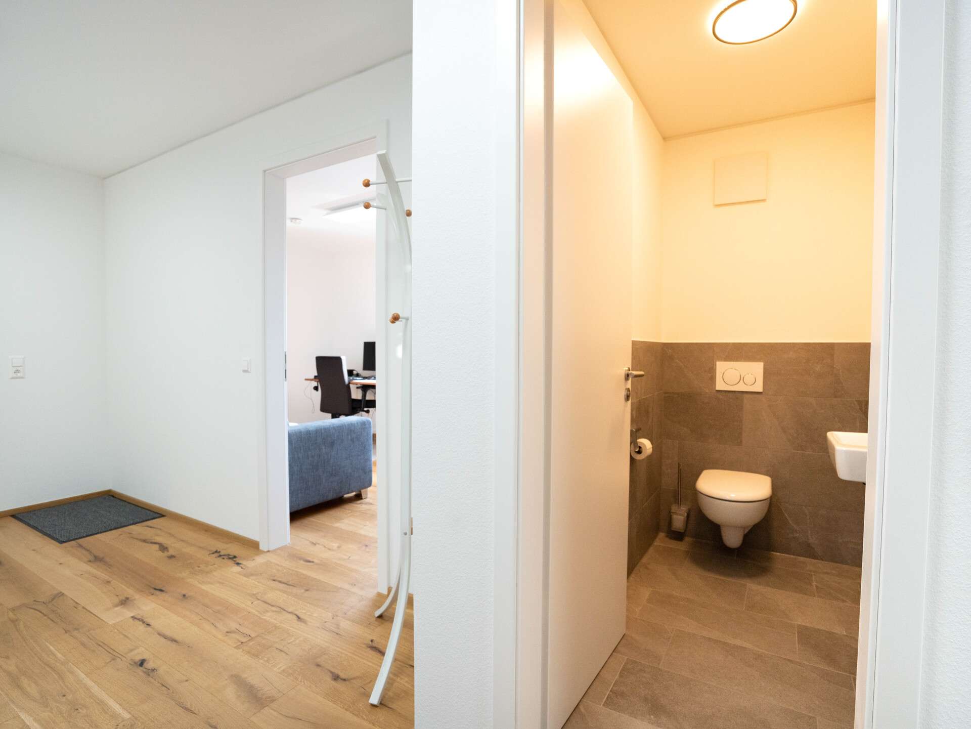 Immobilie in Wolfegg - Penthousewohnung mit Dachterrasse und Blick ins Grüne + TG-Platz und Außenstellplatz - Bild 10