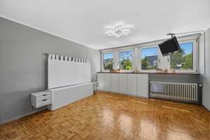 Sommer am Pool, Winter am Kamin und ein Gartenparadies für die ganze Familie. – Die vollständige Adresse der Immobilie erhältst du vom Anbieter., 89331 Burgau – Vorschaubild 29