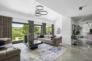 Erstklassige Villa mit Pool, Sauna und weitläufigem Garten – ein Zuhause ohne Kompromisse – Die vollständige Adresse der Immobilie erhältst du vom Anbieter., 65232 Taunusstein – Vorschaubild 1