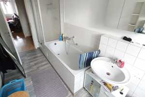 Einbauküche und Tageslichtbad mit Wanne - gut geschnittene 2-Zimmerwohnung nahe Uni! – Bogenstraße a.A., 99089 Erfurt – Vorschaubild 9