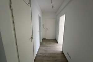 Blick ins Grüne mit Balkon - Bad mit Fenster - Duisburg Rheinhausen – Brahmsstraße 46, 47226 Rheinhausen-Mitte, Duisburg – Vorschaubild 7