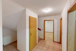 Ein Haus zum Ankommen – Gemütliches Einfamilienhaus in ruhiger Lage von Ettlingen-Spessart – Die vollständige Adresse der Immobilie erhältst du vom Anbieter., 76275 Ettlingen – Vorschaubild 38