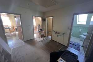 Renovierungsbed 2 Fam. Haus, 8 Zi. Doppelgarage m. Anbau Wfl. 148,20 m² Grund 2.536 m² – Rosenweg 9, 92521 Schwarzenfeld – Vorschaubild 9