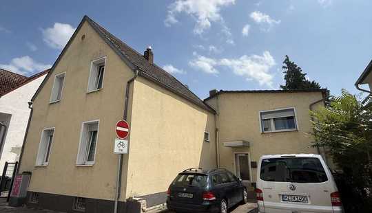 Bild von Zweifamilienhaus mit Entwicklungspotenzial –  Im Herzen von Budenheim