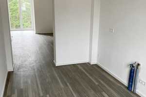 Kernsanierte 3-Zimmer-Wohnung mit Küche, Gäste-WC Duschbad und Balkon – Siebengebirgsallee 57, 50939 Köln – Vorschaubild 2