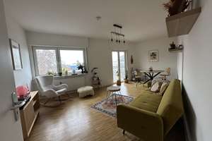 Sehenswerte, sanierte Altbauwohnung mir großem Balkon im 3.OG!