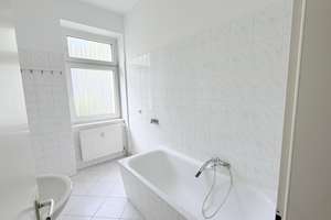 Modernisiert & bezugsfertig: Helle 2-Zimmer-Altbauwohnung mit Balkon in gepflegter Lage – Schnellerstraße 54, 12439 Niederschöneweide, Berlin – Vorschaubild 11