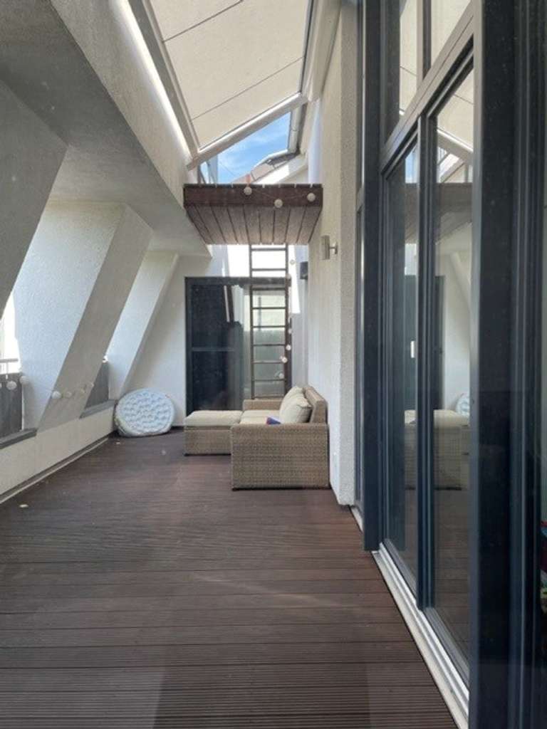 Urbanes Penthouse mit uneinsehbarer Dachterrasse und unverbautem Blick