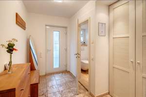 Möbliert: Einfamilienhaus mit Naturpool und Sauna – 81243 Aubing-Süd, München – Vorschaubild 12