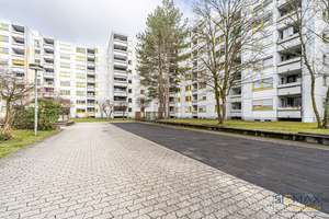 **ANLEGER- ODER FAMILIEN GLÜCK**
4 Zimmer Wohnung mit Balkon und WG Potential! – Die vollständige Adresse der Immobilie erhältst du vom Anbieter., 81375 Neuhadern, München – Vorschaubild 2