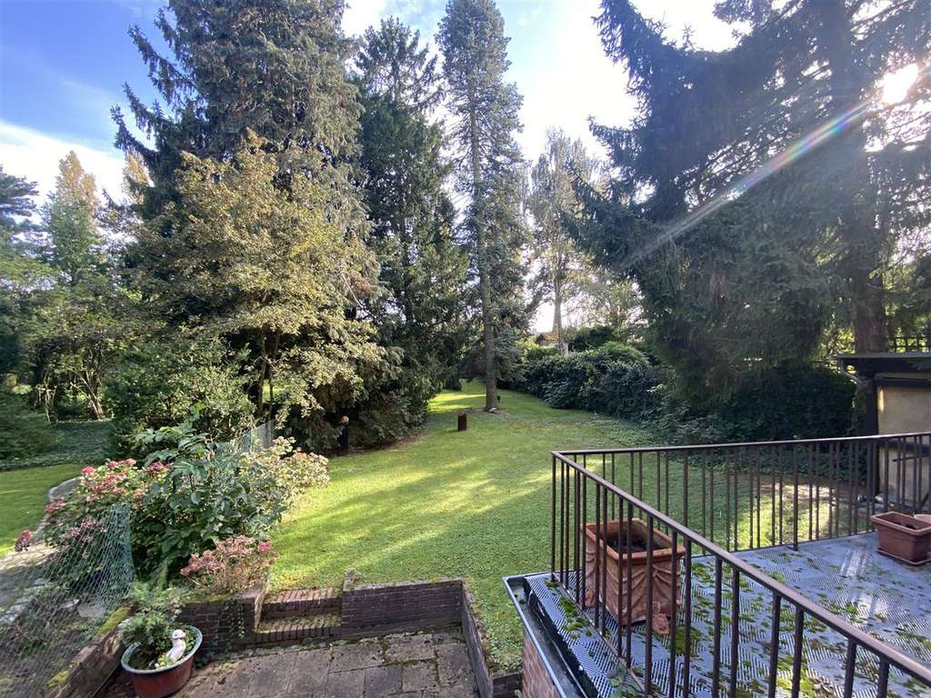 Verkauf zum Bodenwert ! Residenz der 30er - 3 Wohnungen mieterfrei - ca. 700 m² Gartenlandschaft
