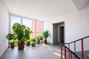 Panoramablick über Leipzig: 3-Zimmer-Maisonette-Wohnung mit zwei Balkonen, Stellplatz & Aufzug – Die vollständige Adresse der Immobilie erhältst du vom Anbieter., 4347 Schönefeld-Ost, Leipzig – Vorschaubild 7