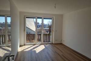 Erstbezug nach Kernsanierung: helle 2-Zimmer Wohnung mit EBK – Pettenkoferstr. 13, 85053 Südost, Ingolstadt – Vorschaubild 1