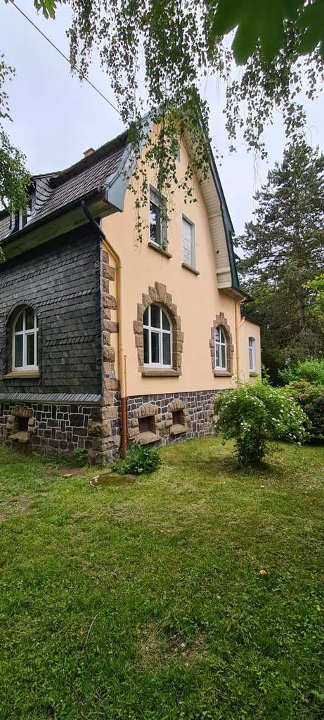 Immobilie in Berschweiler bei Baumholder - Einfamilienhaus mit 7 Zimmern und Garage in Berschweiler bei Baumholder - Bild 2