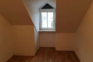 Lichtdurchflutete 3-Zi. Dachgeschoss-Wohnung mit Balkon in schöner Lage über dem Herzogpark – Wahnfriedallee 1a, 81925 Herzogpark, München – Vorschaubild 10