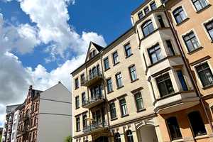 Tolle Altbauwohnung mit zwei Balkonen, EBK, Tageslichtbad mit Wanne und Dusche! – Rudolf-Breitscheid-Str. 18, 9112 Chemnitz – Vorschaubild 1