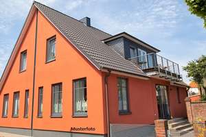 2-Familien-Doppelhaushälfte nebst 3er Garage und Gartenhaus