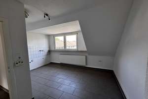 Modernisierte 2-Zimmer-Dachgeschosswohnung in Duisburg – Fischerstrasse 65, 47055 Wanheimerort, Duisburg – Vorschaubild 8