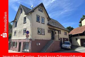 Günstiges, kleines Mietshaus mit guter Rendite. 