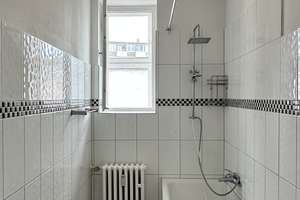 Frisch renovierter Wohntraum mit beheiztem Wintergarten – Modernes 3,5-Zimmer-Heim in zentraler Lage – Gravelottestr. 3, 47053 Hochfeld, Duisburg – Vorschaubild 12