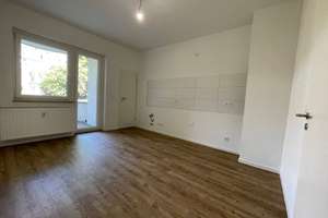 *modernisierte Balkonwohnung mit Tageslichtbad*schöne Altbau* – Bunsenstr. 4, 45145 Holsterhausen, Essen – Vorschaubild 1