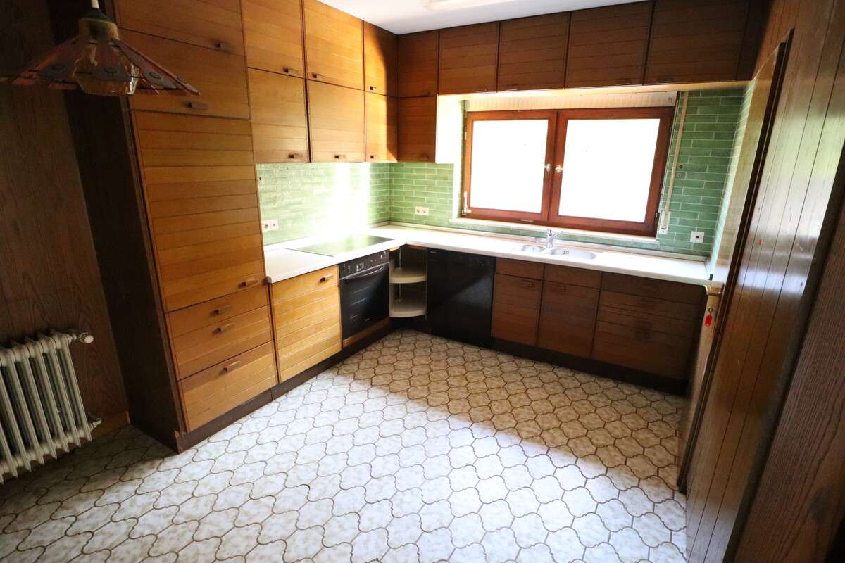 Immobilie in Ingelfingen - Großzügiges Einfamilienhaus mit vermieteter Einliegerwohnung, Garagen & naturnaher Ruhelage - Bild 6