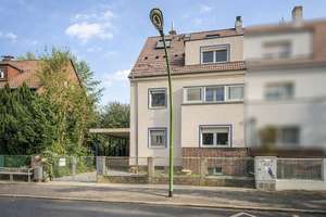 Frankfurt-Eschersheim: Interessantes Mehrfamilienhaus mit großem Garten – 60433 Eschersheim, Frankfurt am Main – Vorschaubild 2