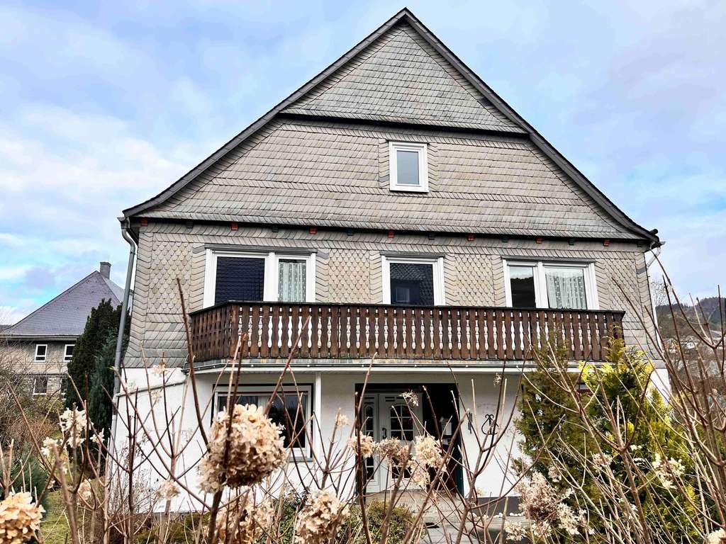 Immobilie in Winterberg - Raumwunder für die große Familie mitten in Winterberg-Niedersfeld - Bild 1