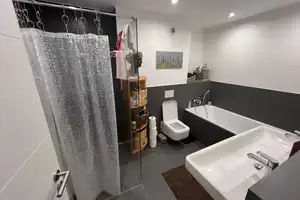 Exklusives, neuwertiges 5-Zimmer-Reihenhaus mit lux. Innenausstattung und EBK – Rothkelchenweg 28, 65205 Wiesbaden – Vorschaubild 5