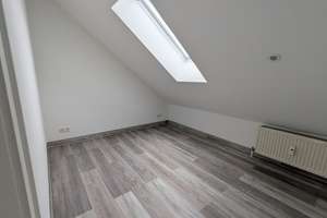 Frisch renovierte 2-Zimmer-Dachgeschosswohnung in der Salzmesserstraße, mit EBK - frei ab sofort – Die vollständige Adresse der Immobilie erhältst du vom Anbieter., 81829 Trudering-Riem (Ortsteil), München – Vorschaubild 6