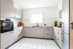 Großzügige 4,5 Zimmer, sonnige Balkone und herrliche Aussicht - Ihr neues Zuhause in Leonberg-Ramtel – Die vollständige Adresse der Immobilie erhältst du vom Anbieter., 71229 Leonberg – Vorschaubild 15