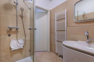 Zu Verkaufen! Möblierte 2-Zimmer-Wohnung mit Balkon unweit des Lietzensees am Kaiserdamm! – Kaiserdamm 86, 14057 Charlottenburg, Berlin – Vorschaubild 16