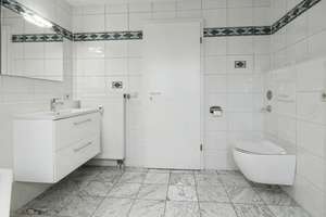 Wohnen über den Dächern – 1996 ausgebaute Dachgeschosswohnung mit Kamin, Loggia und Weitblick – Die vollständige Adresse der Immobilie erhältst du vom Anbieter., 90441 Hohe Marter, Nürnberg – Vorschaubild 10