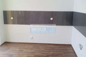 3 Zimmer in Schleußig! - Laminat - Tageslichtbad mit Wanne - große Wohnküche - schöner Westbalkon – 4229 Schleußig, Leipzig – Vorschaubild 3