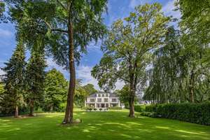 Eine Residenz von außergewöhnlicher Eleganz und visionärer Planung direkt am Krefelder Stadtwald! – Die vollständige Adresse der Immobilie erhältst du vom Anbieter., 47800 Bockum, Krefeld – Vorschaubild 4
