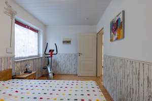 ***Zeitloses Zweifamilienhaus in Oyten: Wohnkomfort mit Kamin, 2 Garagen und mehr – Die vollständige Adresse der Immobilie erhältst du vom Anbieter., 28876 Oyten – Vorschaubild 18