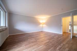 Stilvolle, helle, teilmöblierte 2 Zi Whg mit Tiefgarage und EBK – Kärntner Str. 00, 65203 Biebrich, Wiesbaden – Vorschaubild 9