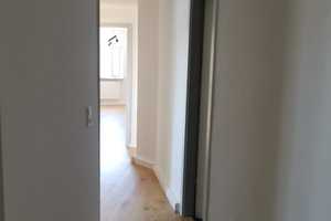 Stilvolle 3-Zimmer-Dachgeschosswohnung mit Einbauküche in Stuttgart – Nikolausstr. 2, 70190 Stuttgart – Vorschaubild 2